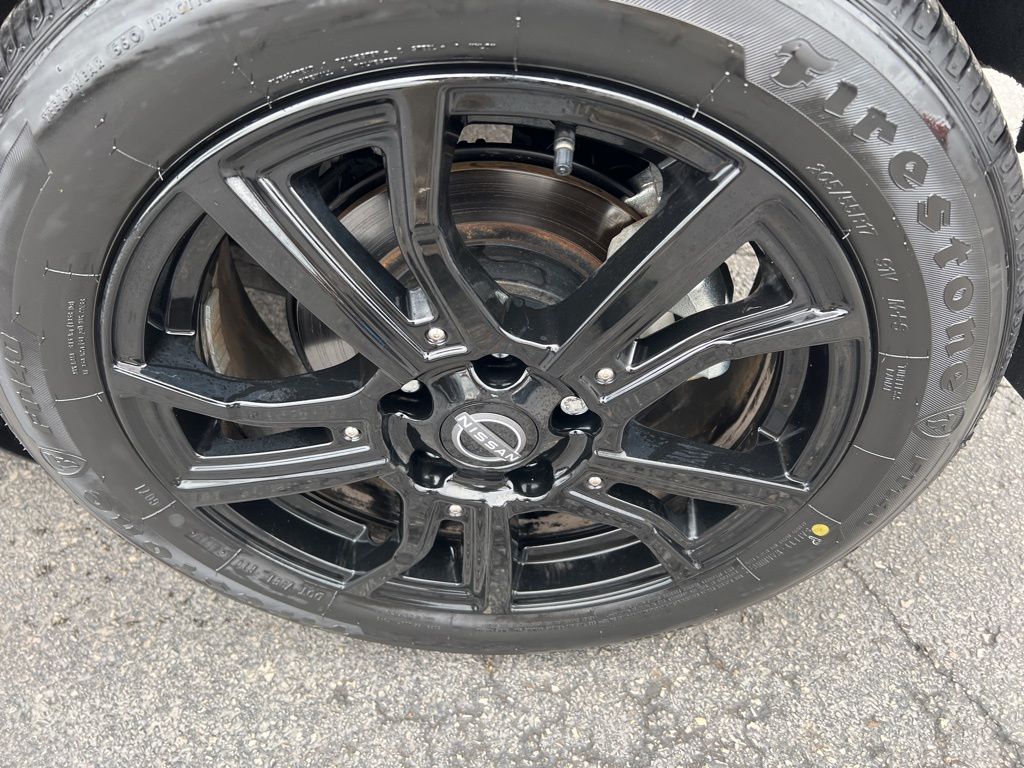 2024 Nissan Kicks SR photo
