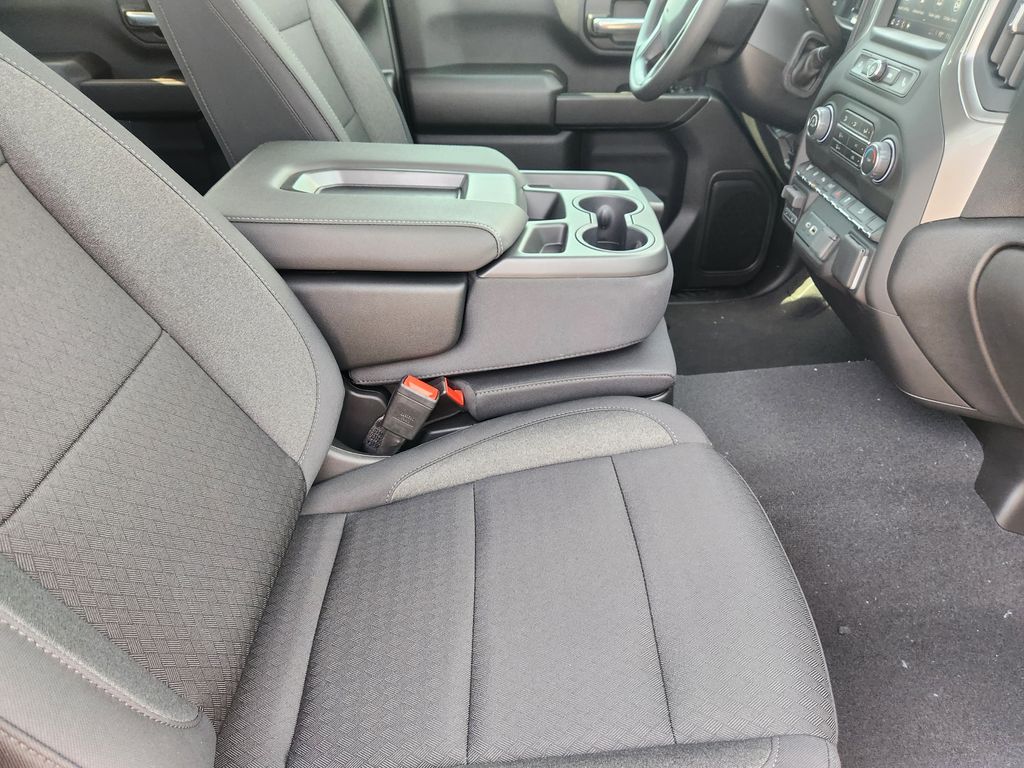 2025 Chevrolet Silverado 2500HD Custom photo 10