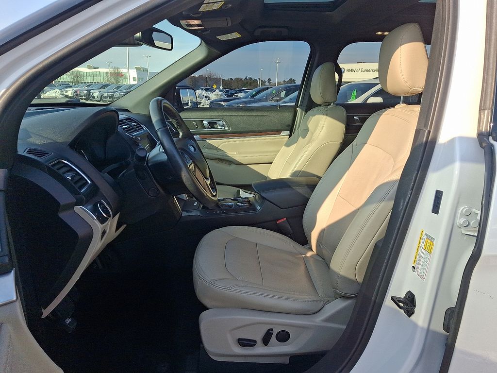 Thumbnail: 2019 Ford Explorer - 14