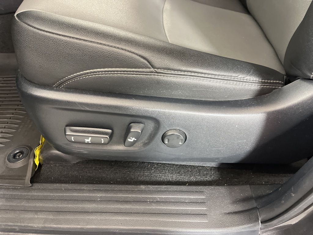 Thumbnail: 2020 Toyota 4Runner - 23