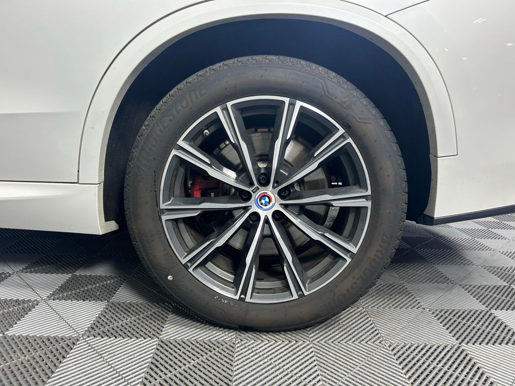 Thumbnail: 2023 BMW X5 - 10