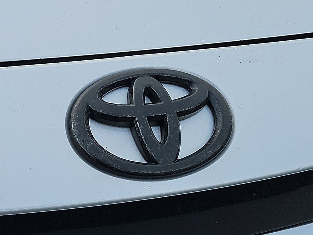 Thumbnail: 2023 Toyota Corolla - 32