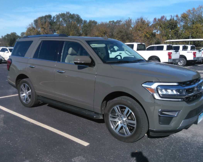 2024 Ford Expedition Limited's photo