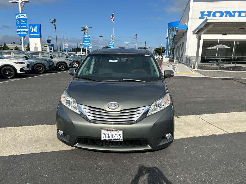 2014 Toyota Sienna XLE 2