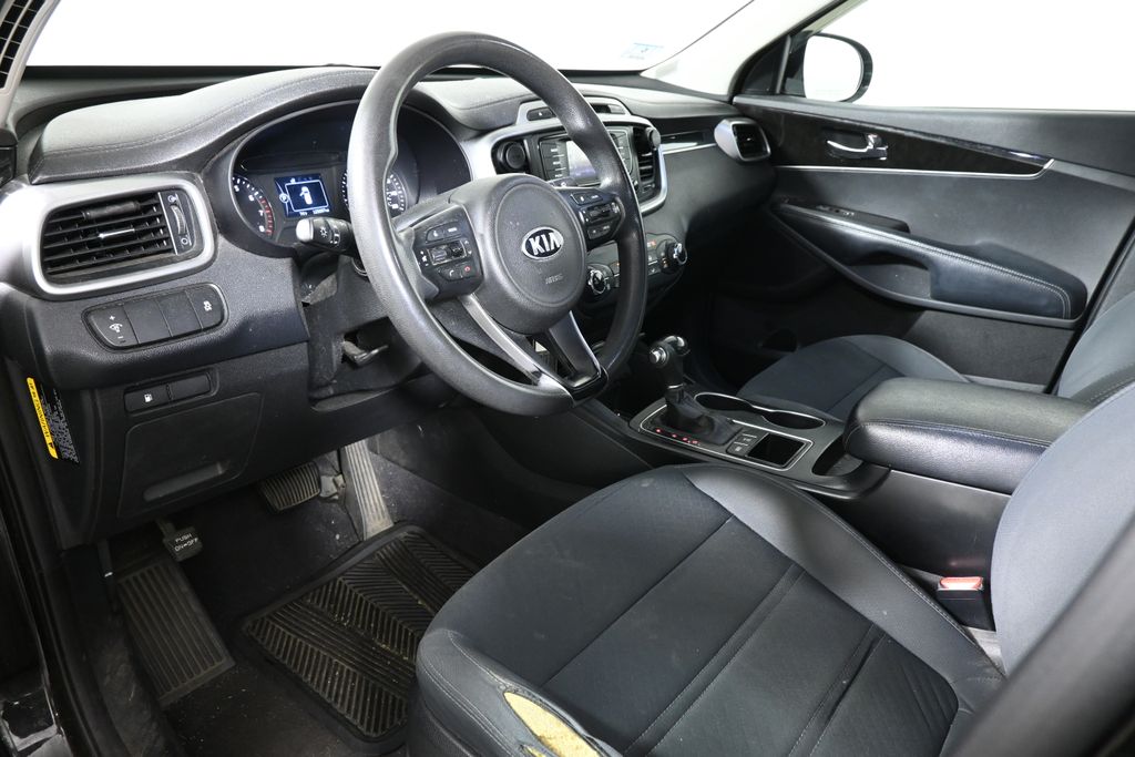 Thumbnail: 2017 Kia Sorento - 4