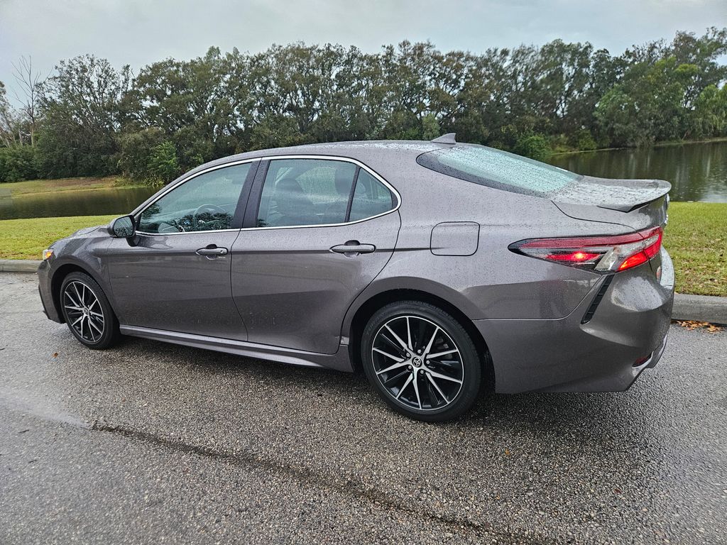 2024 Toyota Camry SE 3