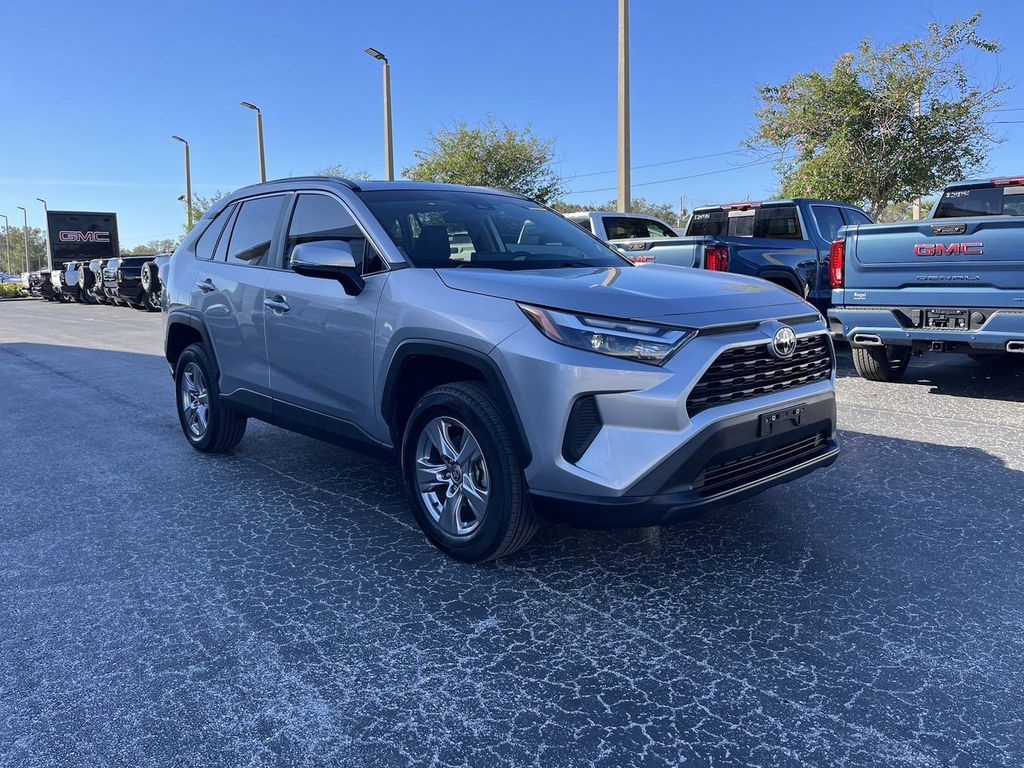 2022 Toyota RAV4 XLE 2