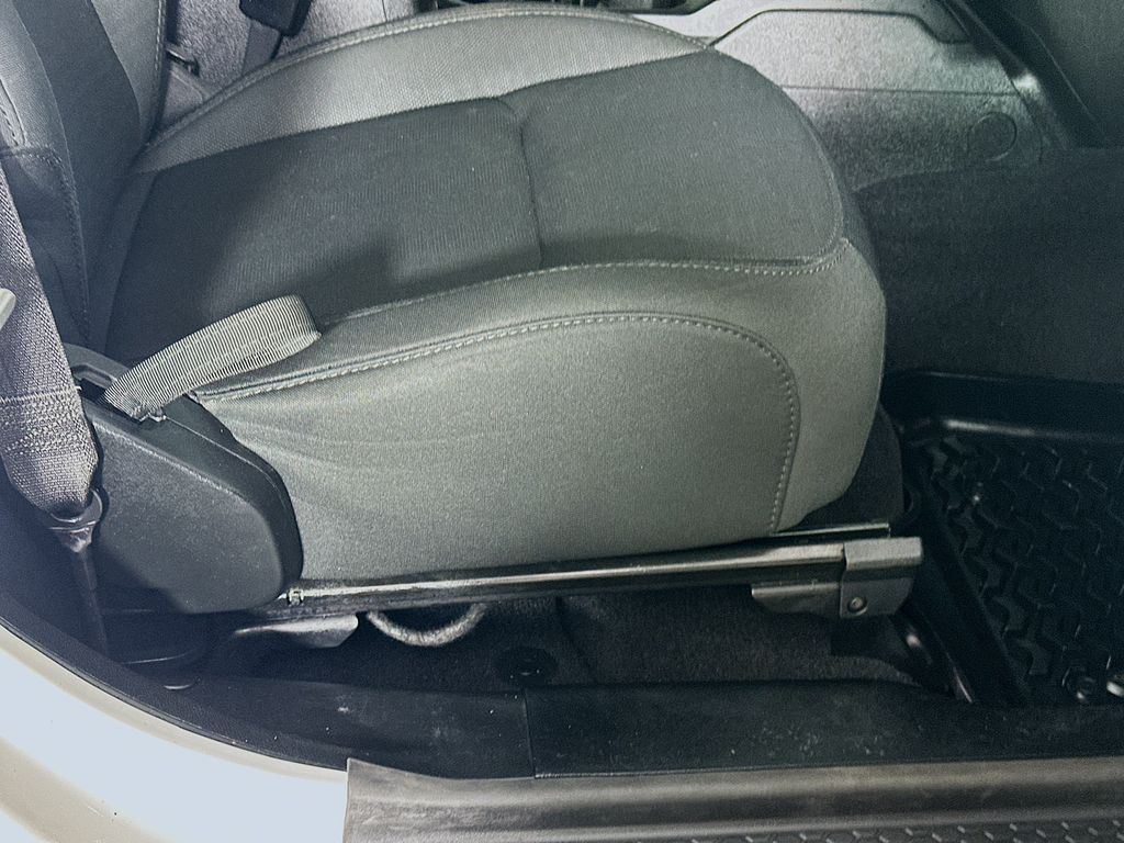 Used 2020 White Jeep Sport S image 22