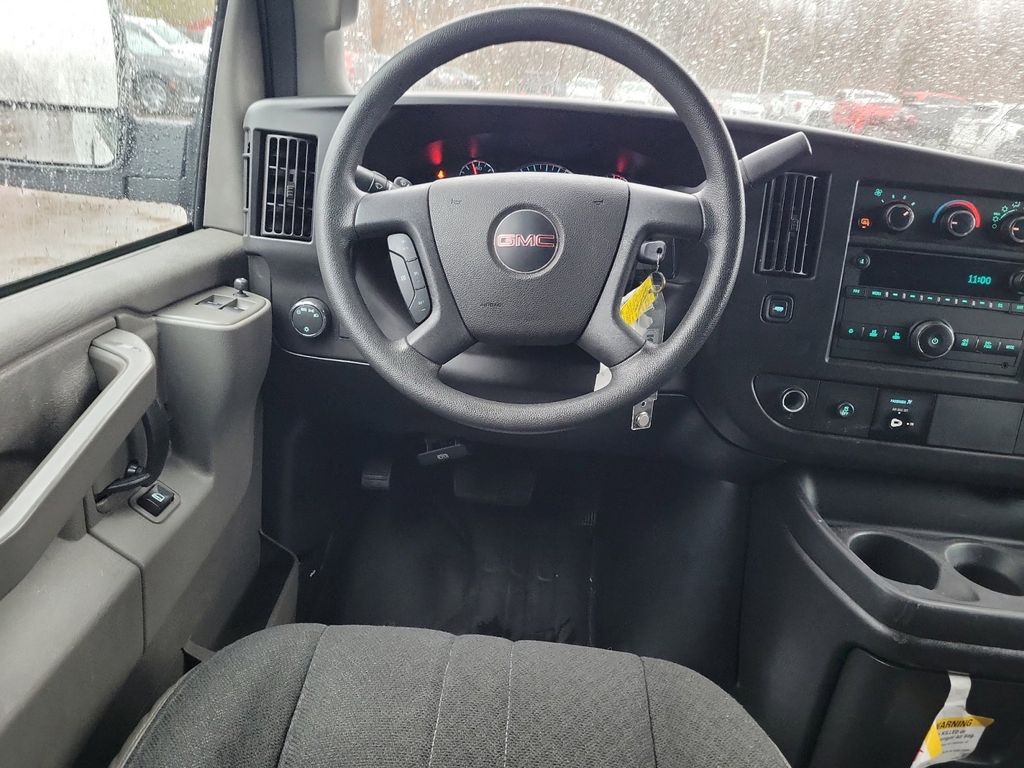 2022 GMC Savana 2500 Work Van 9