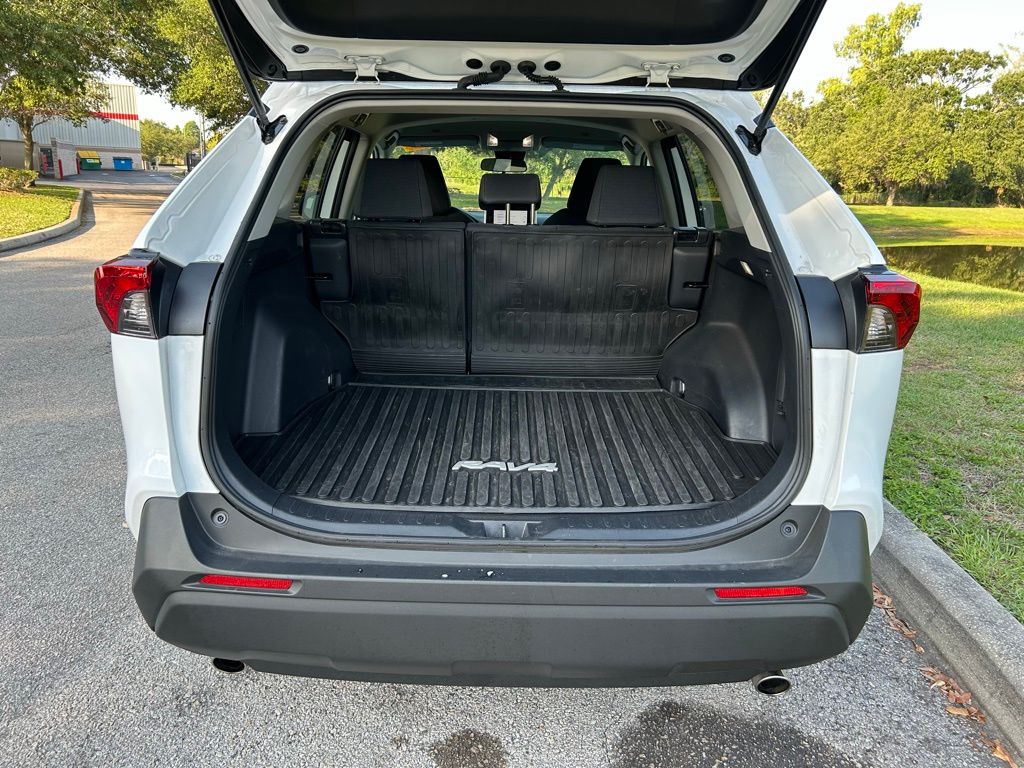 2024 Toyota RAV4 LE 10