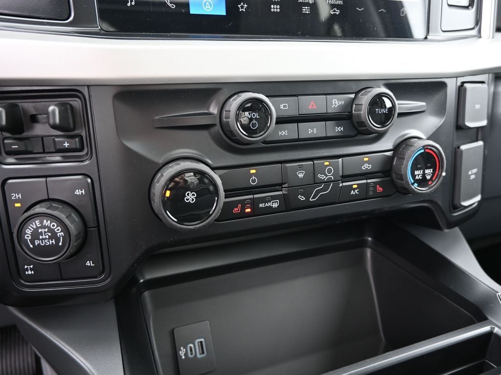 2026 Ford F-350 Super Duty XLT