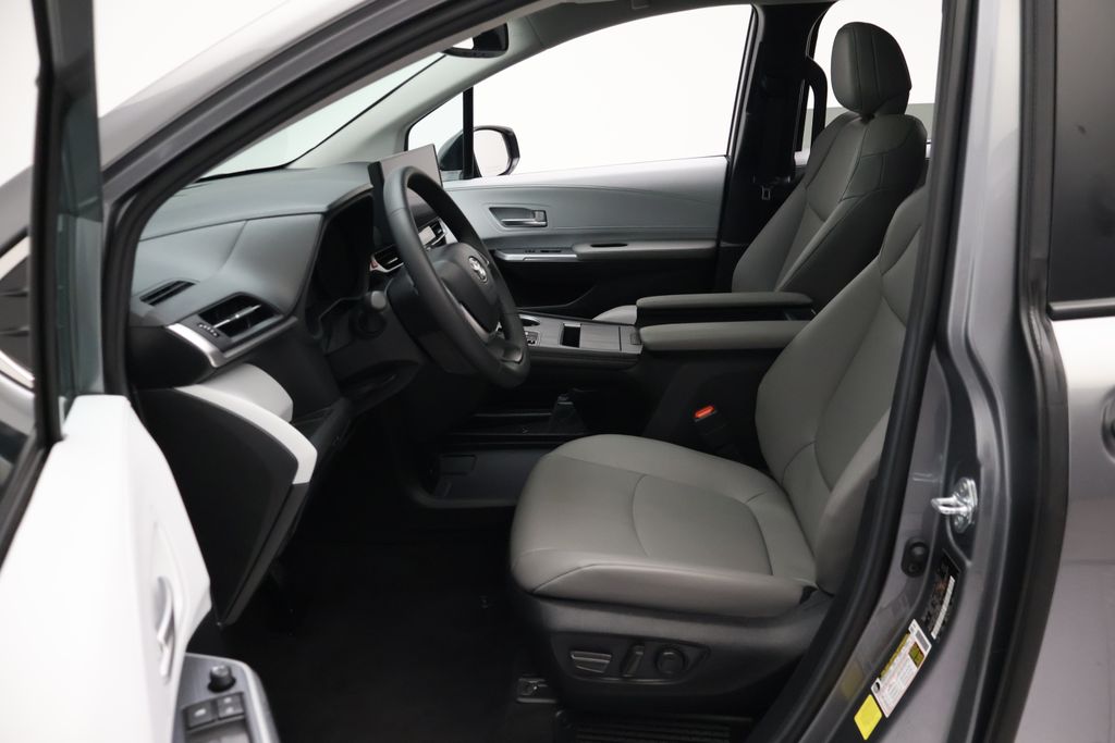 Thumbnail: 2026 Toyota Sienna - 14