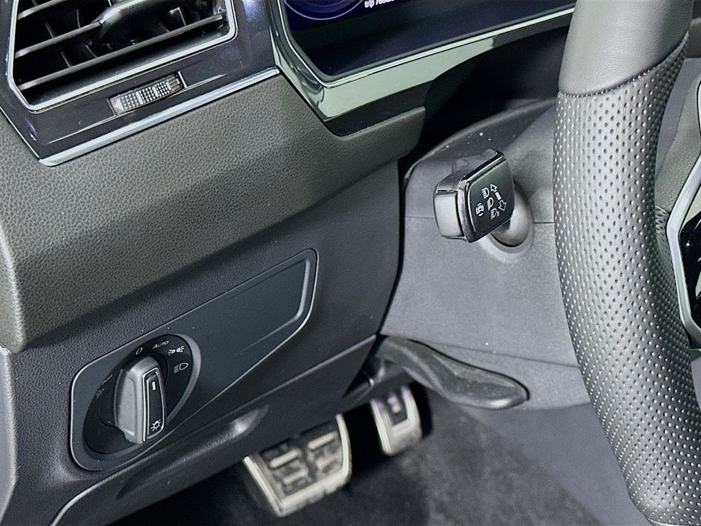 Thumbnail: 2022 Volkswagen Tiguan - 10