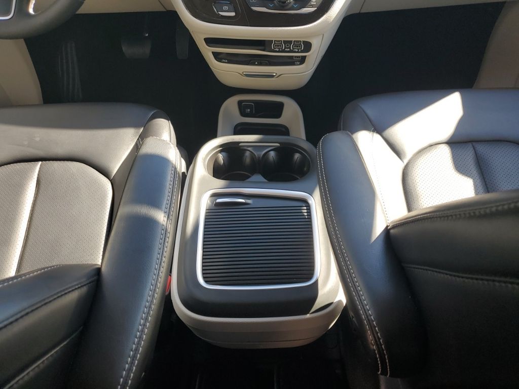 Used Car 2023 Chrysler Pacifica  Touring L For Sale Under $40,000 In Austin, Texas