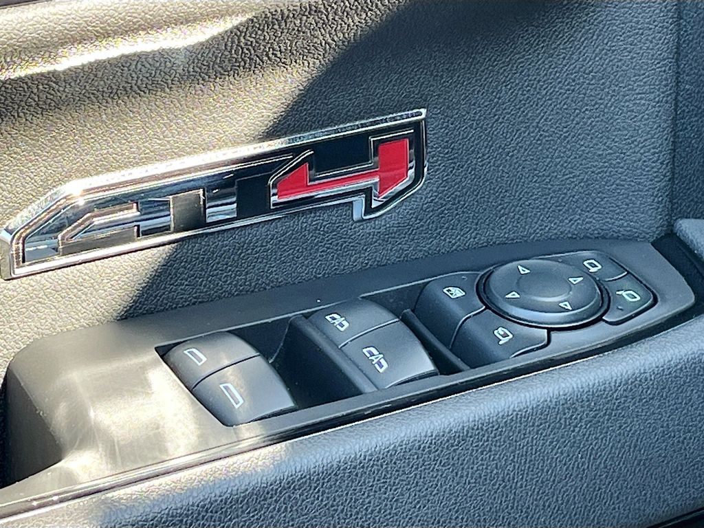 Used 2025 Silver GMC AT4 image 18