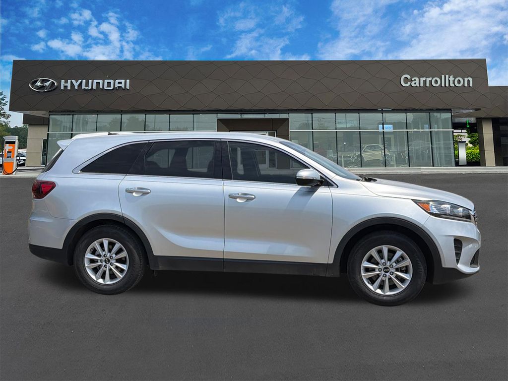 Used 2019 Sparkling Silver Kia L image 4