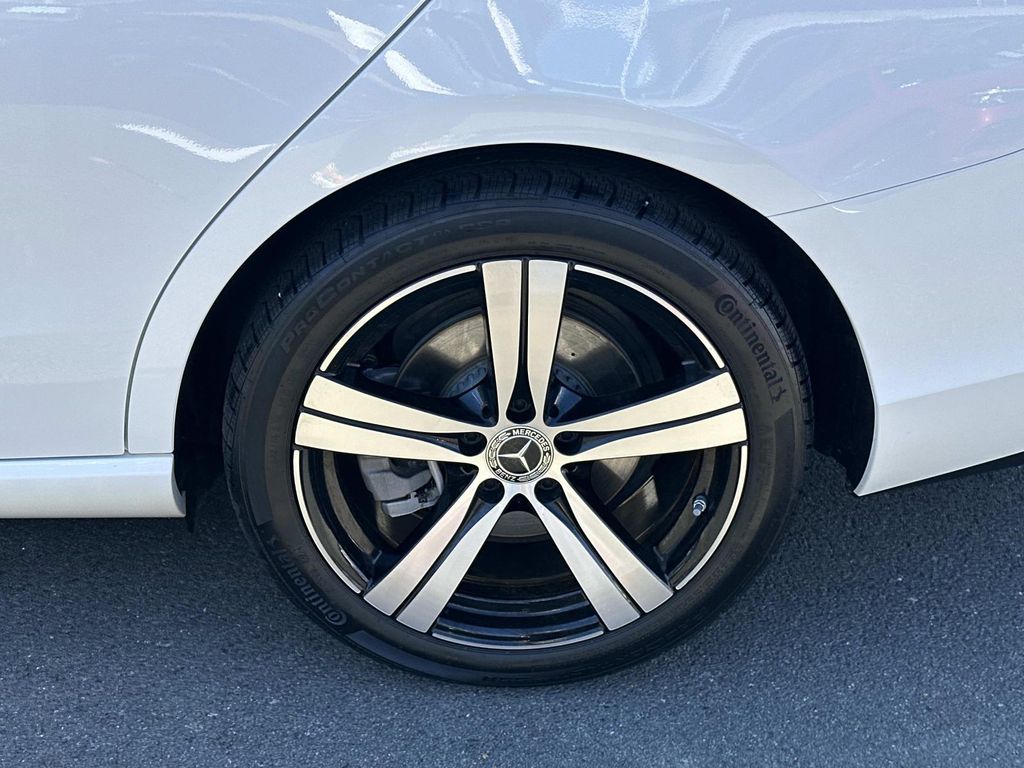 Thumbnail: 2025 Mercedes-Benz C-Class - 15