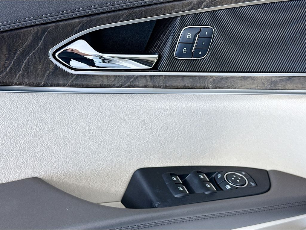 Thumbnail: 2017 Lincoln MKX - 23