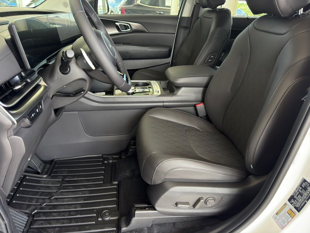 2026 Kia Carnival Hybrid SX White at Community Kia