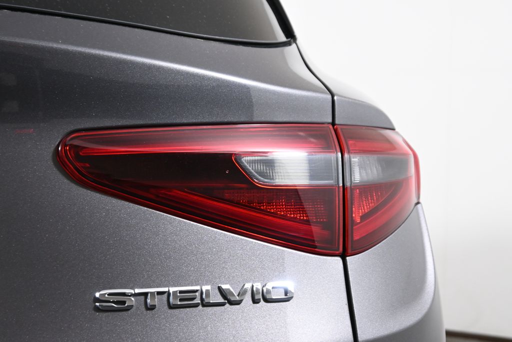 Thumbnail: 2022 Alfa Romeo Stelvio - 13