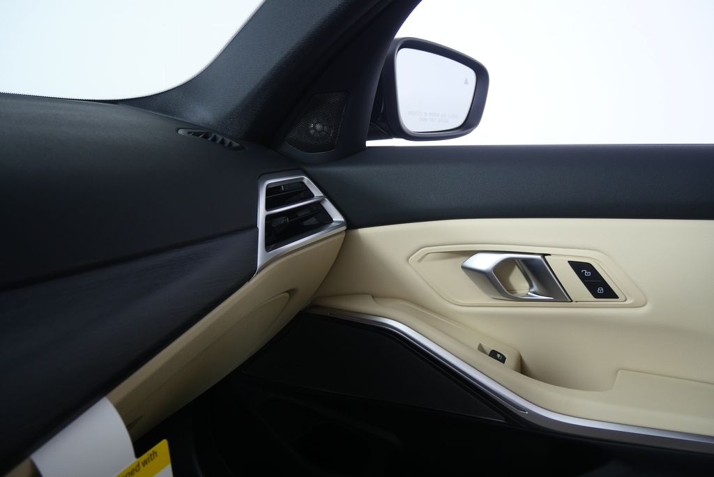 Thumbnail: 2026 BMW 3 Series - 26