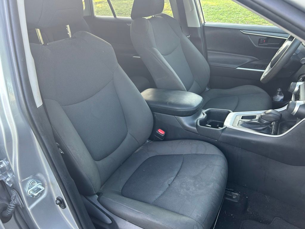 2022 Toyota RAV4 LE 15