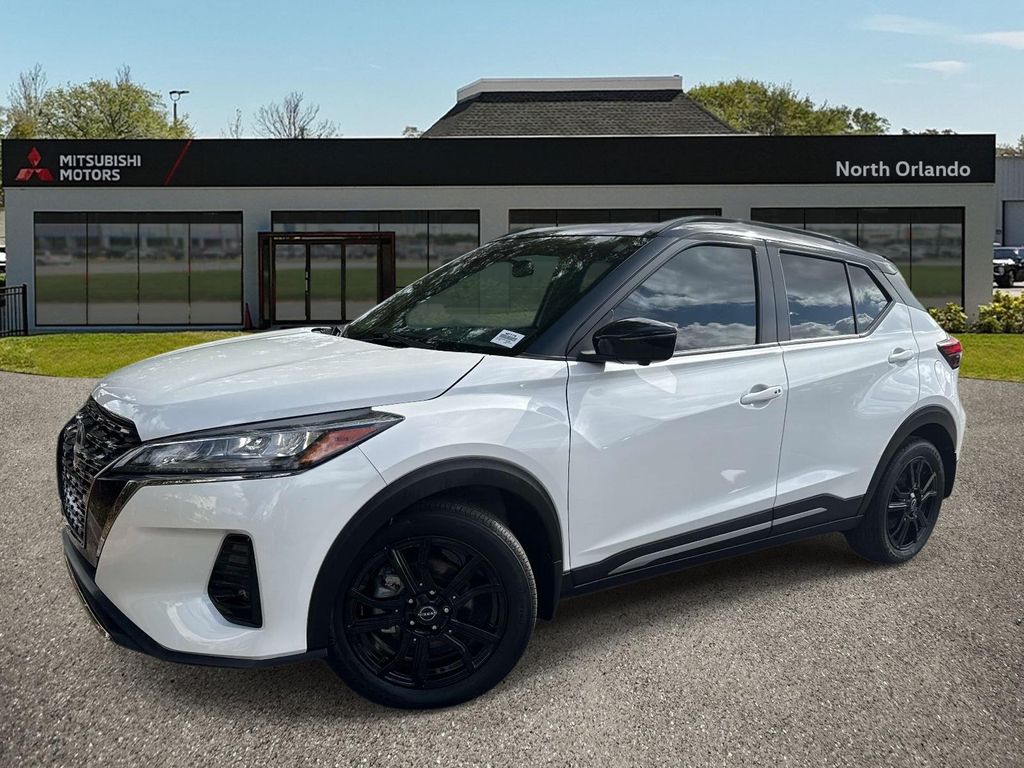 2023 Nissan Kicks SR