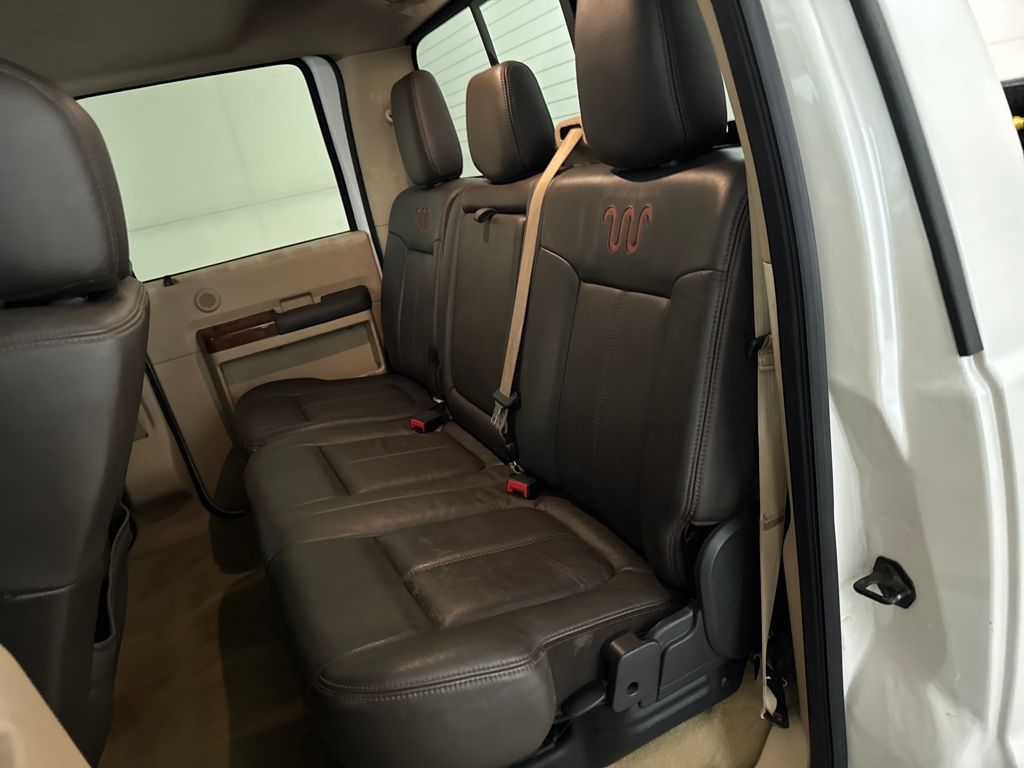 Used 2015  Ford Lariat image 33