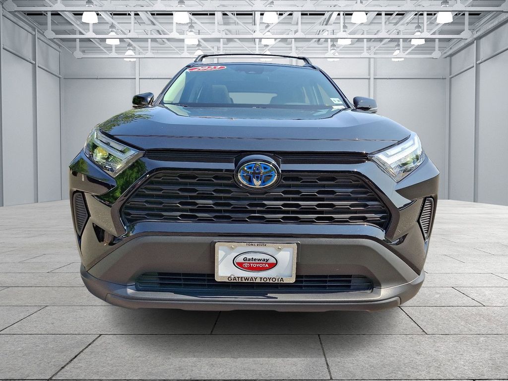 2023 Toyota RAV4 XLE 2