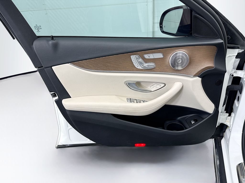 Thumbnail: 2022 Mercedes-Benz E-Class - 23