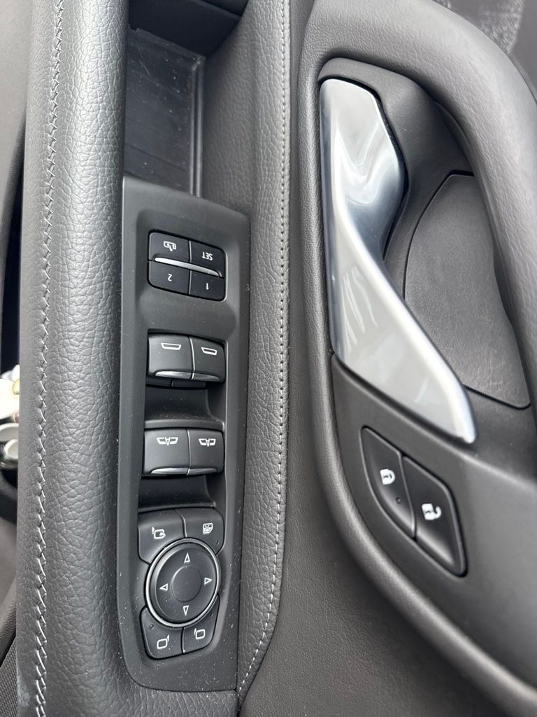 Used 2022 Summit White GMC Denali image 10