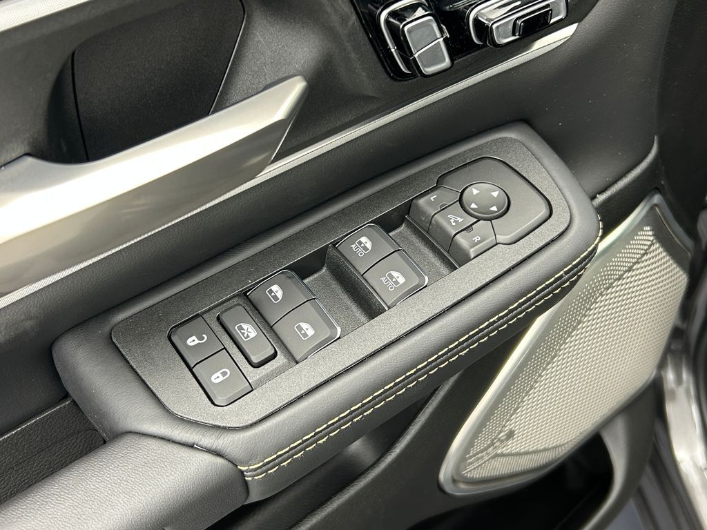 New 2026 Granite Crystal Metallic Clearcoat Ram Tungsten image 23