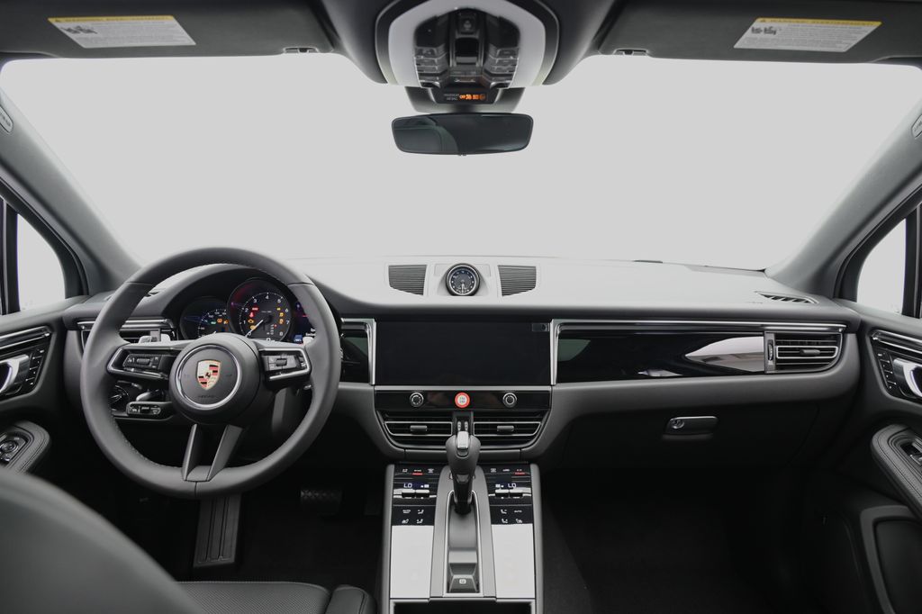 Thumbnail: 2024 Porsche Macan - 32