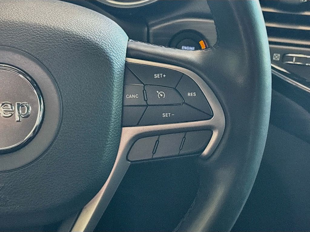 Thumbnail: 2021 Jeep Grand Cherokee - 12