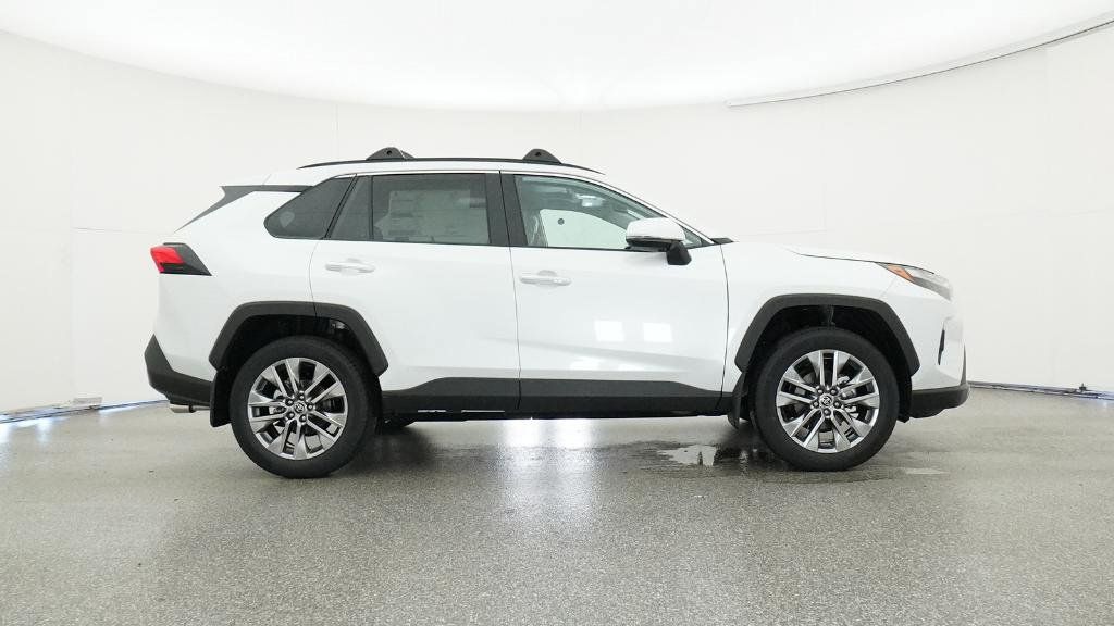 Thumbnail: 2025 Toyota RAV4 - 32