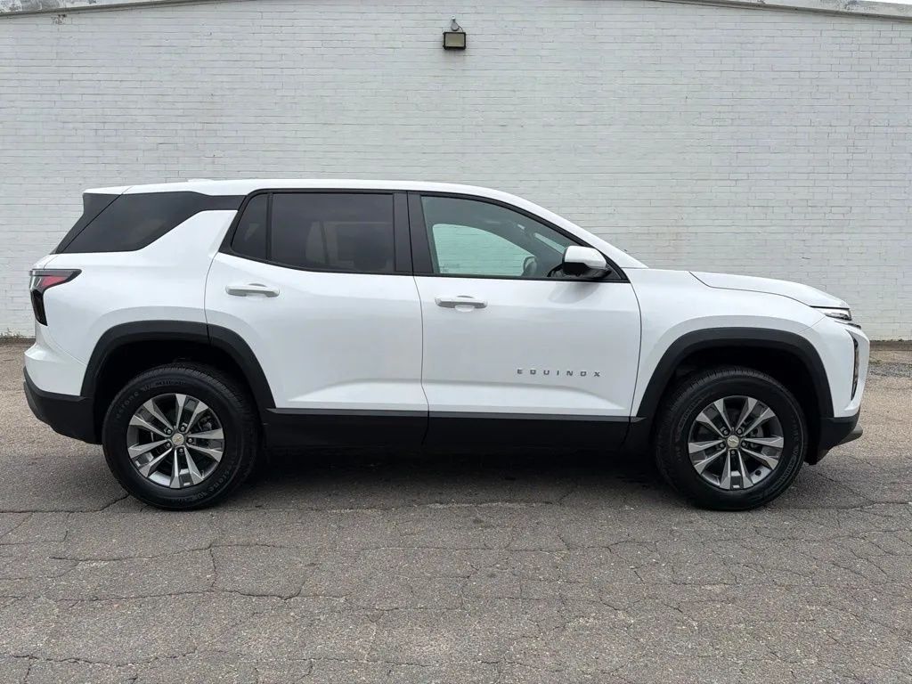 Summit White 2027 Chevrolet Equinox SUV / Crossover Front-Wheel Drive 8-Speed Automatic