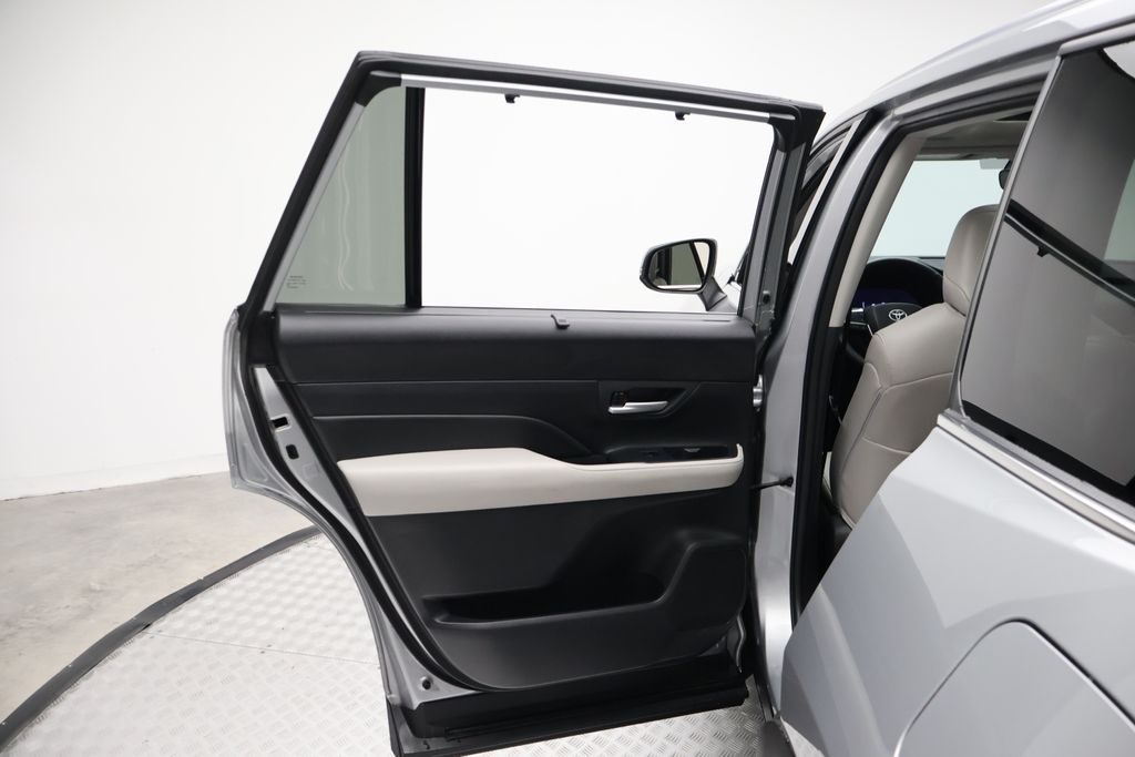 Thumbnail: 2024 Toyota Grand Highlander - 21