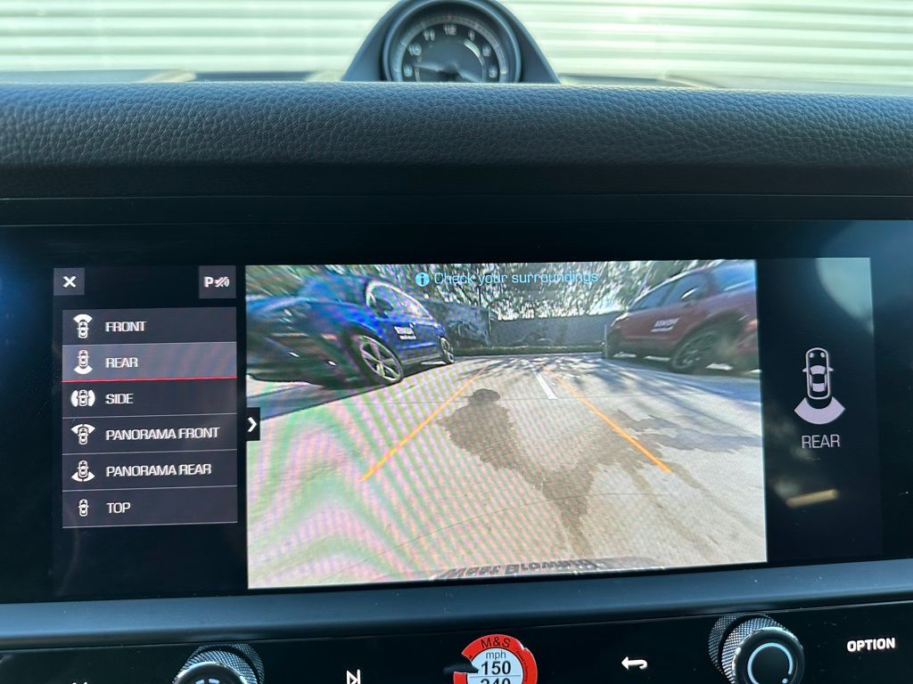 Thumbnail: 2023 Porsche Macan - 29