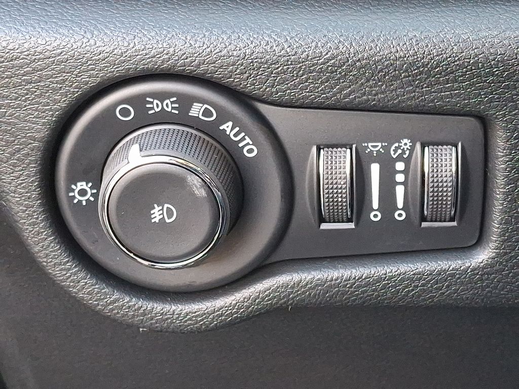 2026 Chrysler Pacifica — photo 18