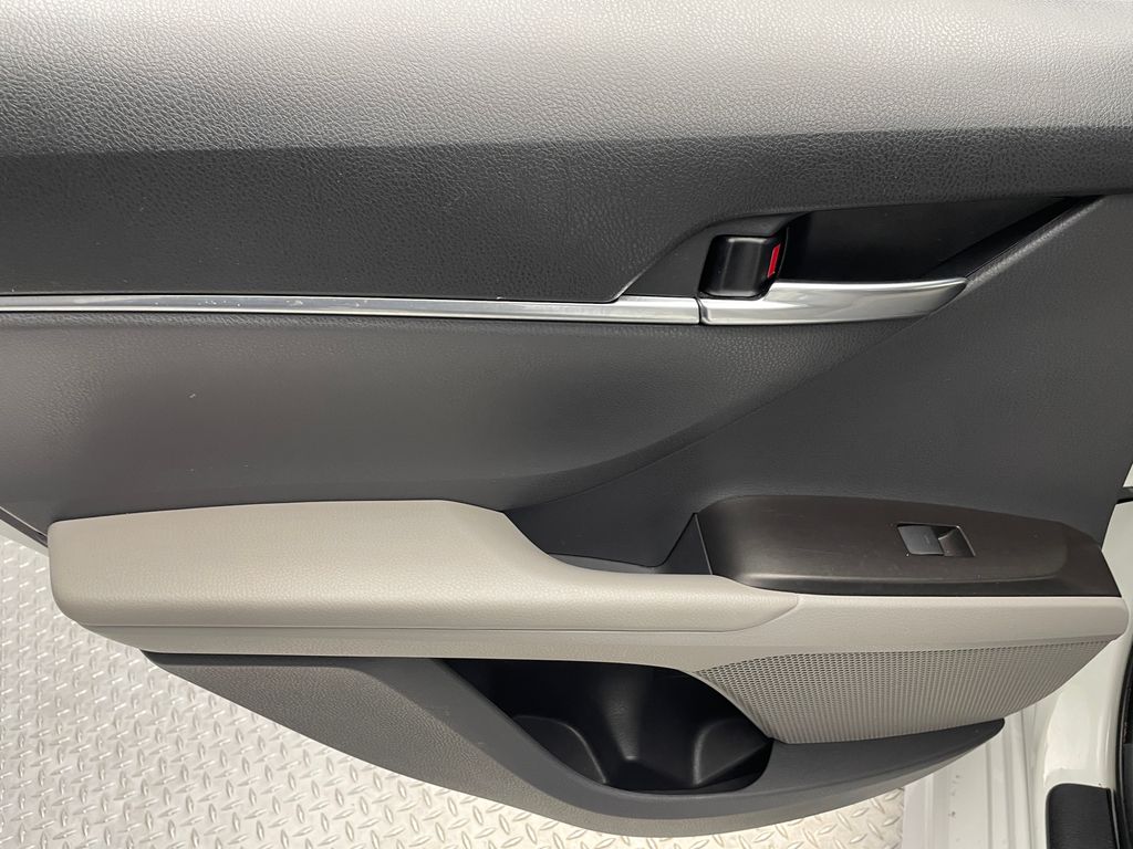 Thumbnail: 2022 Toyota Camry - 32