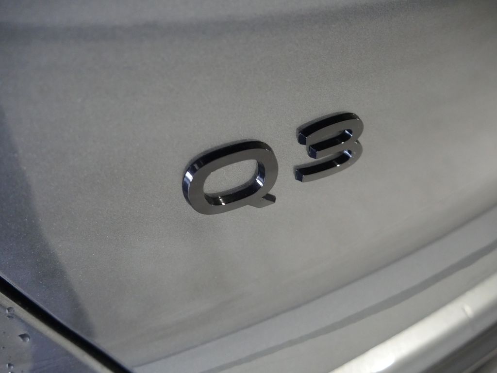 Thumbnail: 2026 Audi Q3 - 9