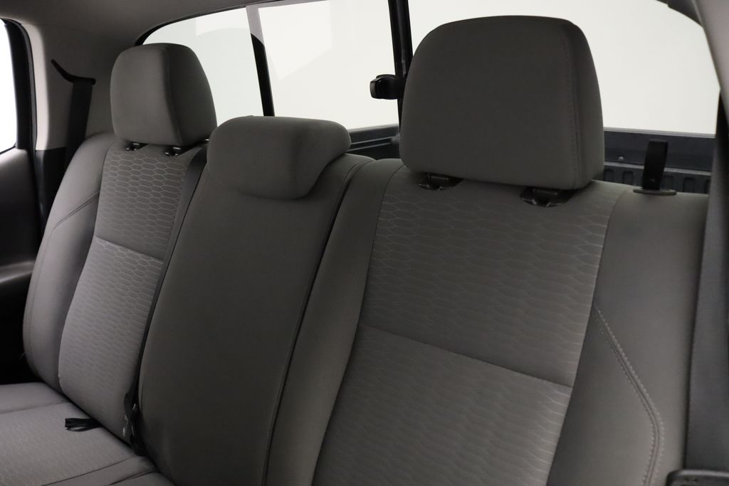 Thumbnail: 2019 Toyota Tacoma - 18