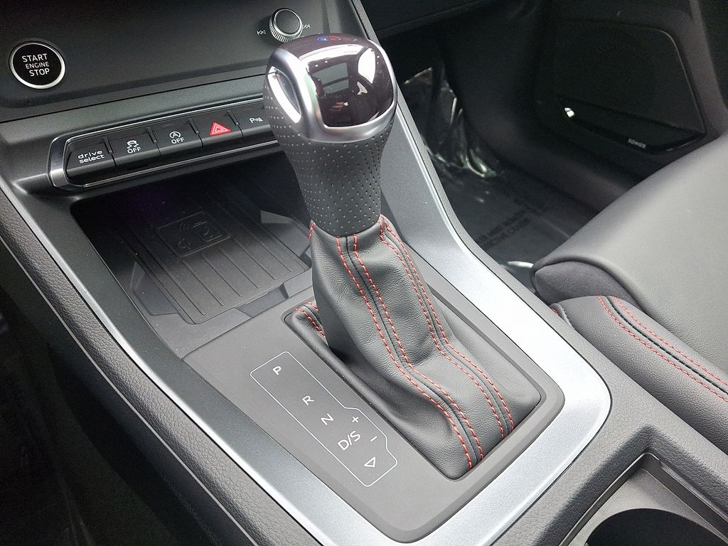 Thumbnail: 2025 Audi Q3 - 16