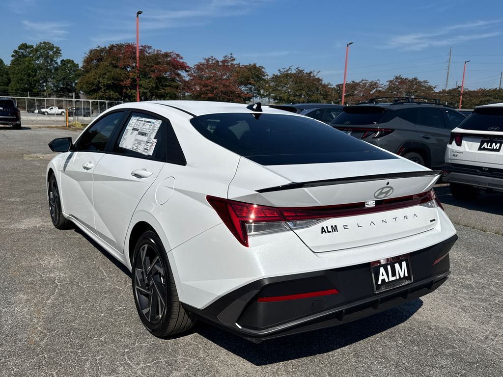 2025 Hyundai Elantra Hybrid SEL Sport photo 3