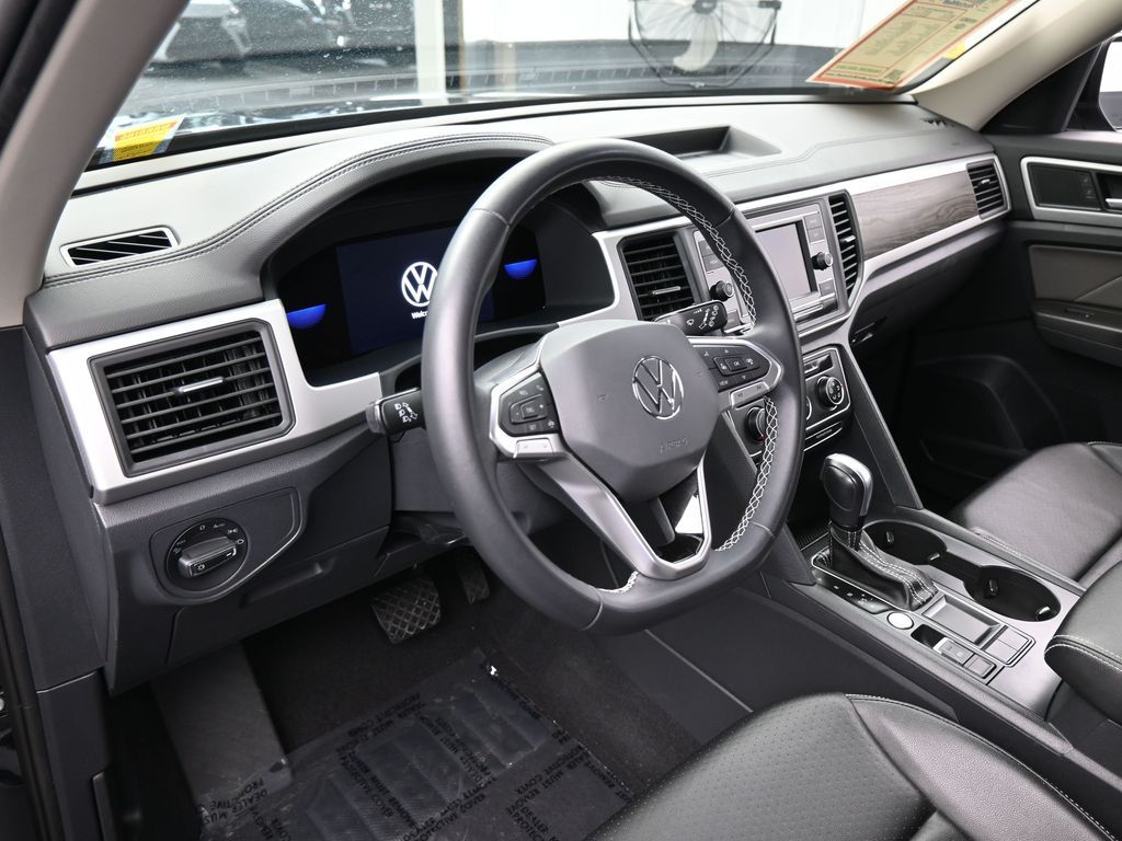 Used 2022 Deep Black Volkswagen 2.0T SE image 10