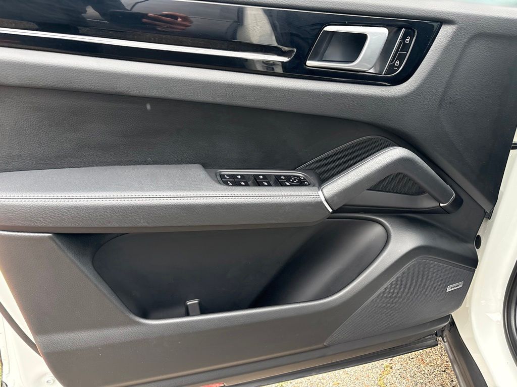 Thumbnail: 2021 Porsche Cayenne - 10