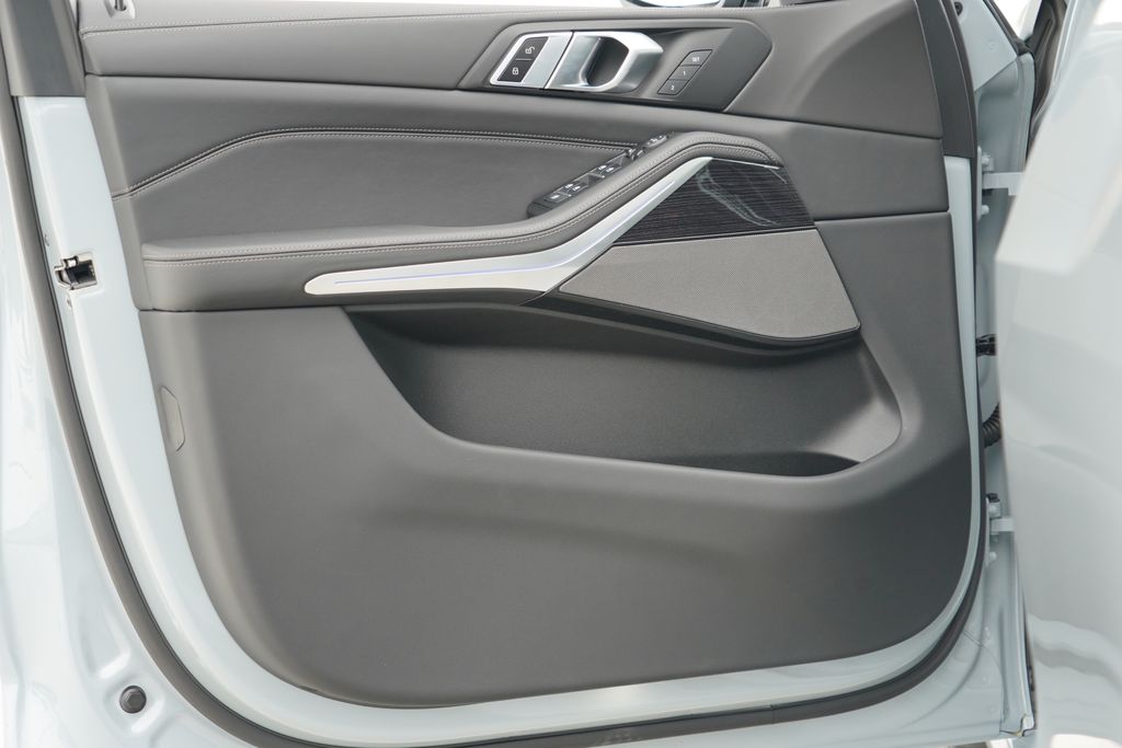 Thumbnail: 2026 BMW X5 - 8