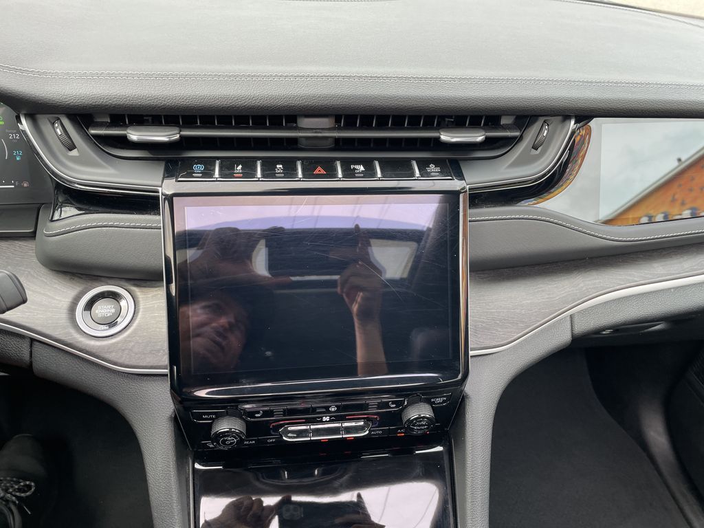 Used 2024 Jeep Grand Cherokee SUV