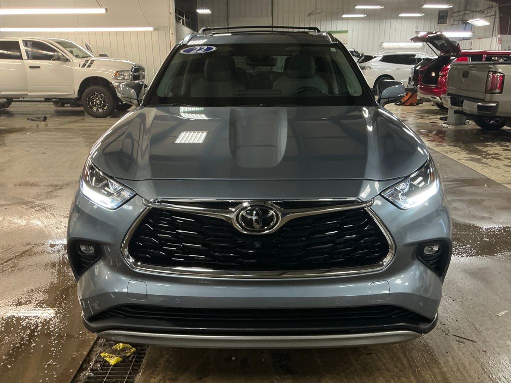 Used 2022  Toyota Platinum image 8