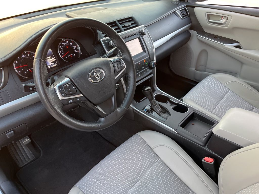 2015 Toyota Camry SE 19